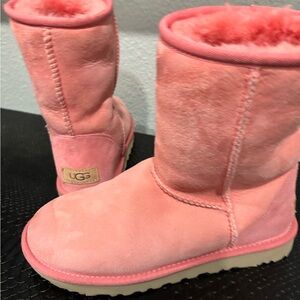 Dusty Pink UGG BOOTS
SIZE 7